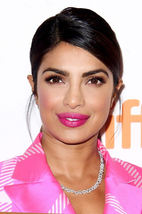 Daily Beauty Buzz: Priyanka Chopra’s Hot Pink Lipstick Priyanka Chopra Makeup, Magenta Lipstick, Magenta Lip, Pink Lipstick Makeup, Pink Lipstick Shades, Bright Pink Lipsticks, Pink Lips Makeup, Modern Makeup, Hot Pink Lips