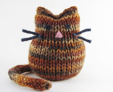 Cat Knitting Pattern by Linda Dawkins Cat Knitting Pattern, Cat Knitting, Animal Knitting Patterns, Knitted Cat, Knitted Animals, Knitted Wit, Free Knitting Pattern, Knit Or Crochet, Cat Pattern