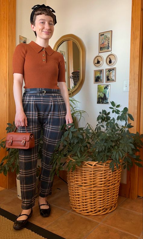 Business Casual Quirky, Midcentury Modern Outfits, Goblincore Work Outfits, Artistic Work Outfits, 1920s Outfit Ideas Casual, 70s Inspired Business Casual, Quirky Corporate Outfits, Midcentury Outfit, Vintage Office Wear