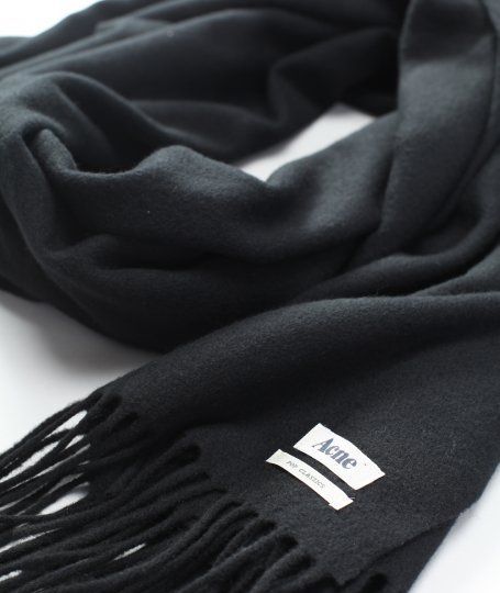 Photo (via Bloglovin.com ) Acne Scarf, Acne Studio, Black Scarf, Mens Accessories Fashion, Wool Scarf, Cashmere Scarf, Beauty Accessories, Mode Style, Wearing Black