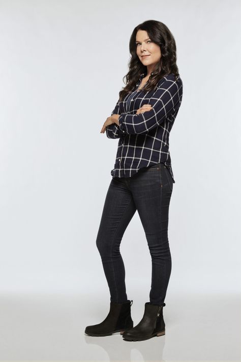 Lauren Graham Outfits, Lauren Graham 2022, The Mighty Ducks Game Changers, Mighty Ducks Game Changers, The Mighty Ducks, Mighty Ducks, Lauren Graham, The Mighty, Celebrity Fashion