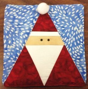 Santa Quilt, Christmas Mug Rugs, Mug Rug Tutorial, Christmas Quilting Projects, Moon Quilt, Christmas Quilt Blocks, Secret Sister, Christmas Tree Quilt, Quilter Gifts