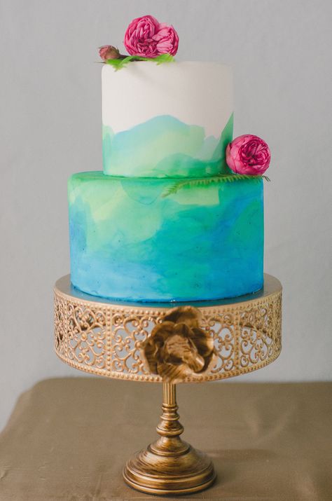 Sweet watercolor cake. Photography: RachelPearlmanPhotography.com, Cake: CakeStandBakery.com - Read More: http://www.stylemepretty.com/2014/05/29/winter-to-spring-wedding-inspiration/ Blue Green Cake, Blue And Green Cake, Bakery Photography, 21 Cake, Watercolor Wedding Cake, Painted Wedding Cake, Art Cakes, Quinceanera Cakes, Green Cake