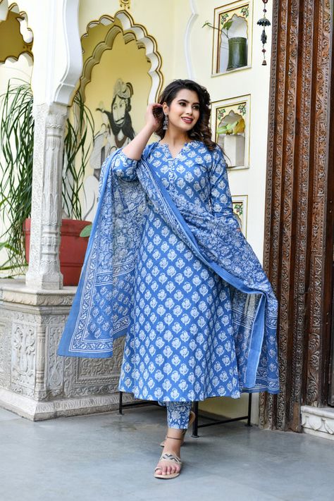 Cotton suit Sets Kameez Style, Cotton Suit Designs, Pant Suit Set, Simple Kurta, Stylish Kurtis, Simple Frocks, Simple Kurti Designs, Salwar Designs, Ram Photos