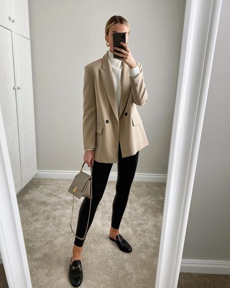 Deirdre Phelan pe Instagram: „Loving a blazer and loafer combo 😍 Blazer is back in stock on @zara 2753/232/704 ,faux leather leggings @topshop! Links on my story have a…” Outfits For The Office, Office Fits, Corporate Baddie, Professional Outfits Women, Outfit Chic, Stylish Work Attire, Business Casual Outfits For Work, Classy Work Outfits, Stylish Work Outfits