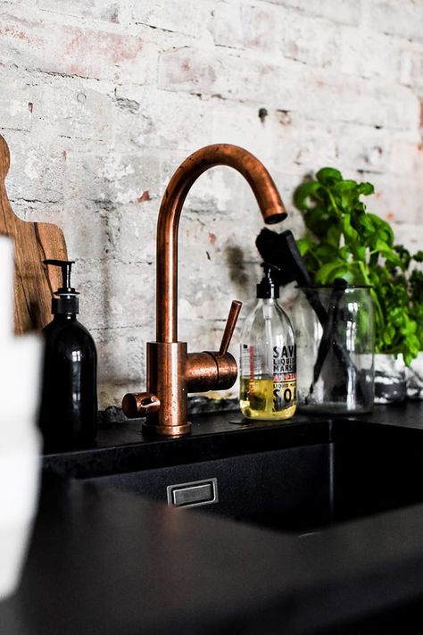 copper faucet, black sink Sink Trends, Copper Taps, Copper Faucet, Black Kitchen Sink, Black Sink, Copper Decor, Bath Faucet, Industrial Kitchen, Copper Kitchen