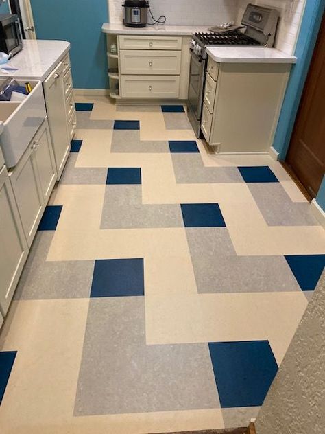 Mid Century Linoleum Floor, Marmoleum Floors Kitchen, Modern Linoleum Flooring, Linoleum Kitchen, Linoleum Kitchen Floors, Basement Lounge, Marmoleum Floors, 50s Home, Cork Floor