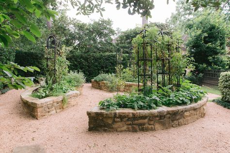 Round Raised Garden Bed Ideas, Brick Raised Vegetable Beds, Raised Garden Around Tree, Stone Raised Beds Garden, Curved Flower Beds, Raised Stone Garden Beds, Stone Raised Garden Beds, Stone Garden Beds, Raised Bed Kitchen Garden