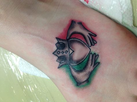 Italian flag claddagh Italian And Irish Tattoo, Irish Italian Tattoo, Italian Flag Tattoo, Irish Flag Tattoo, Italian Tattoo Ideas, Butterfly Ankle Tattoos, Tattoo Ideas Simple, Italian Tattoos, Simple Images