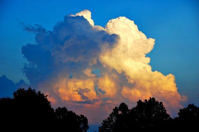 Maxfield Parrish Clouds at My Cottage | Content in a Cottage.  they look EXACTLY like maxfield parrish clouds.  and i so love maxfield parrish. Maxwell Parrish, Maxfield Parrish Illustrations, Nice Sunset, American Painters, Cloud Formations, Maxfield Parrish, Cumulus Clouds, Western Landscape, Art Colour