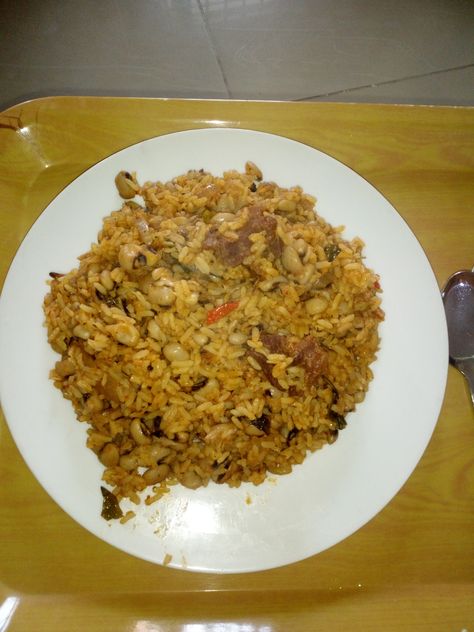 How to Cook Nigerian Jollof Rice and Beans Nigerian Rice And Beans, Nigerian Rice, Nigerian Jollof Rice, Beans Stew, Okra Stew, Kinds Of Beans, Rice And Beans, Jollof Rice, Nigerian Food