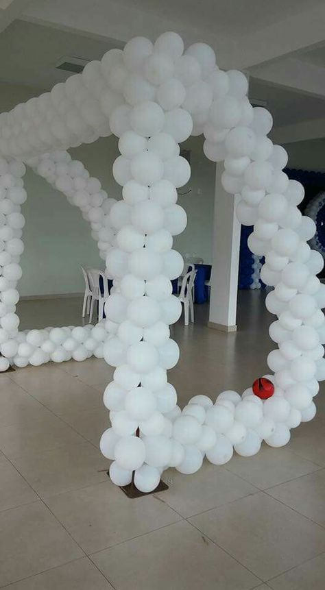 Soccer Balloon Arch Ideas, Diy Soccer Birthday Decorations, Messi Bday Party, Soccer Balloon Arch, Soccer Banquet Ideas, Messi Birthday Party Ideas, Neymar Birthday, Soccer Balloons, Sports Banquet Centerpieces