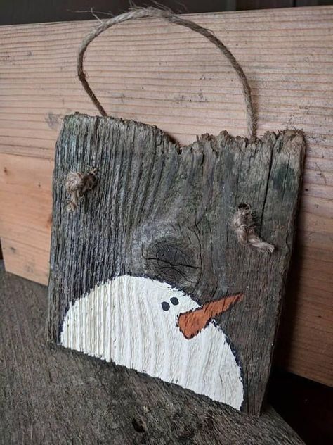 Painted Wood Crafts, Diy Schneemann, Painted Snowman, Wood Snowman, Snowman Painting, Christmas Wood Crafts, Eric Carle, Snowman Crafts, Primitive Christmas