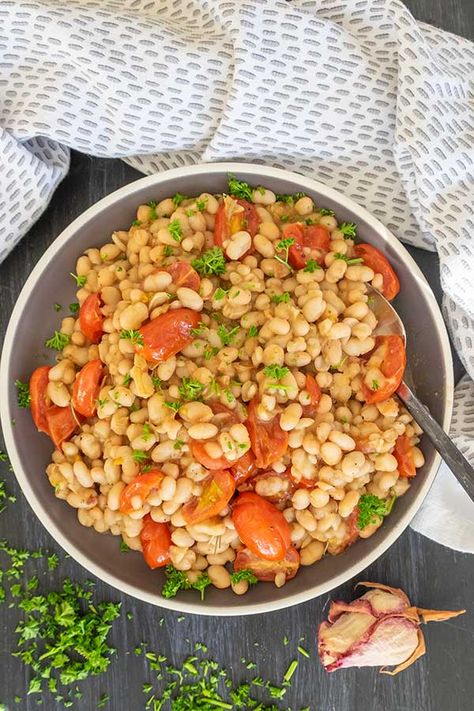 white beans with tomatoes on a plate White Bean And Tomato Recipes, Roasted Tomatoes With White Beans, Roasted Tomatoes And White Beans, White Beans With Tomato And Garlic, Roasted Tomatoes With White Beans And Basil, White Beans And Tomatoes, Beans And Tomatoes, Recipe With Garlic, White Bean Recipes