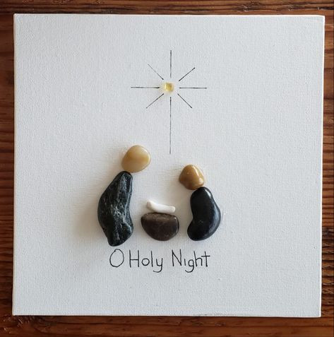 Nativity Pebble Art Ideas, Pebble Christmas Ornaments, Snowman Pebble Art, Christmas Pebble Art Ideas, Pebble Art Christmas, Christmas Pebble Art, Stone Artwork, Stone Pictures Pebble Art, Sea Glass Art Projects