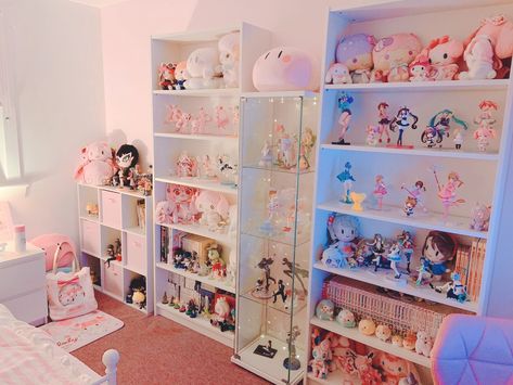 Kawaii Cube Shelf, Manga Shelves, Manga Room, Kawaii House, Anime Bedroom Ideas, Kawaii Room Ideas, Cube Shelf, Nerd Room, Kawaii Bedroom