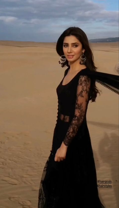 mahira khan in black dress for zalima (raees) Khirad Humsafar Dress, Indian Long Dress, Mahira Khan Dresses, Punjabi Dress Design, Cotton Saree Blouse Designs, Saree Wearing Styles, Lehenga Designs Simple, Latest Bridal Dresses, Mahira Khan