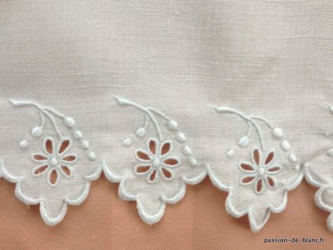 Lace Beadwork, Rose Embroidery Designs, Vintage Needlework, Handmade Flowers Fabric, Kurti Embroidery Design, Cutwork Embroidery, Pola Sulam, Computer Embroidery, Embroidery Flowers Pattern