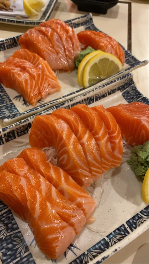 Salmon Sashimi Aesthetic, Sashimi Aesthetic, Salmon Sashimi, Food Innovation, Foreign Food, Fair Food Recipes, Japan Food, Food Obsession, Cafe Food