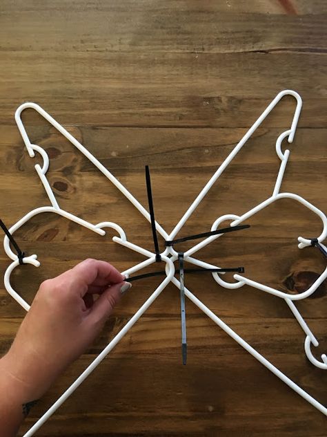 Coat Hanger Butterfly Craft Kids Will Love Butterfly Crafts For Kids, Wire Hanger Crafts, Hanging Butterfly, Butterfly Craft, Plastic Clothes Hangers, Hanger Crafts, Hanger Diy, Craft Kids, Diy Butterfly