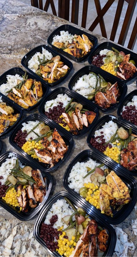 Helti Food, Clean Meal Prep, Healthy Protein Meals, Healthy Low Calorie Meals, Meal Prep Plans, Healthy High Protein Meals, Dinner Meal Prep, Meal Prep Ideas, Mediterranean Chicken