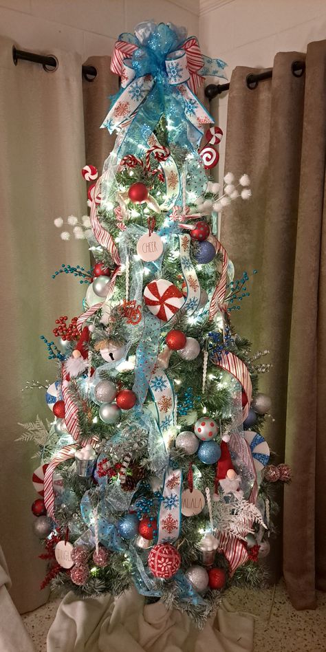 Red And Teal Christmas Tree, Teal Christmas Tree, Aqua Christmas, Teal Christmas, Candy Tree, Tree Inspiration, Blue Christmas Tree, Christmas Tree Inspiration, Red Christmas Tree