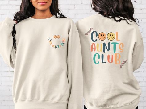 Cool Aunts Club Sweatshirt, Cute Aunt Sweatshirt, Auntie Sweatshirt , Birthday Gift for Aunt, Front and Back Printed, Cool Aunt, Sweatshirt https://etsy.me/3Ft3uWb #white #birthday #mothersday #cuteauntsweatshirt #auntiesweatshirt #coolaunt #sweatshirt #coolauntsclub # Team Mom Gifts, Court Basketball, Aesthetic Funny, Mama Sweater, Basketball Season, Hoodie Cute, Team Mom, Club Sweatshirts, Softball Mom