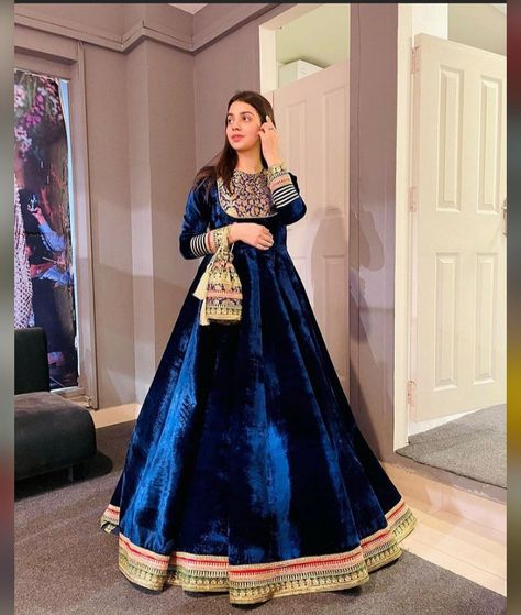 Velvet Gown Designs Indian, Velvate Dress Design Gown, Valvat Dresses Simple, Velvet Dress Designs Indian, Hairstyle For Skirt And Top, Velvet Maxi Dress Pakistani, Velvet Lehenga Designs, Velvet Dress Designs Gowns, Velvet Frock Design