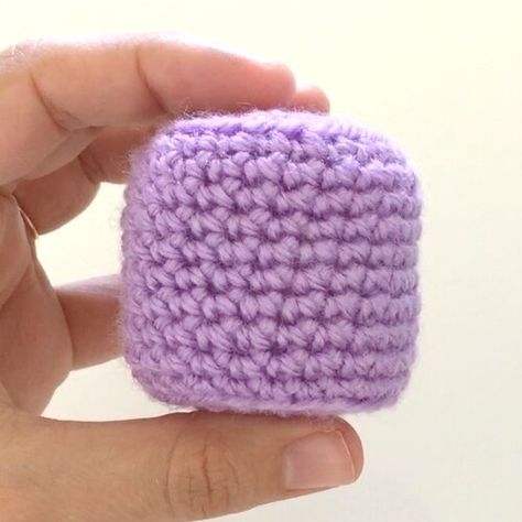 How To Crochet A Cylinder, Crochet Cylinder Pattern, Crochet Cylinder, Written Crochet Patterns, Amigurumi Projects, Knit Inspiration, Keychain Pattern, Crochet Fish, Crochet Keychain Pattern