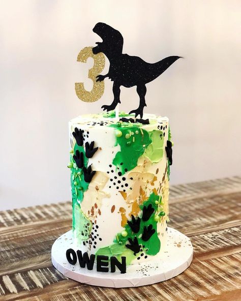 Cakes by Gene’s Instagram photo: “owen is a “3-rex”!!! RAAWWR! inspired by the super fun work of @bellysbakeshop, with textural swipes of buttercream in earthy shades of…” Dino Cake, Dinosaur Themed Birthday Party, Boy Birthday Party Themes, 3rd Birthday Cakes, Dinosaur Cake, Dino Birthday, Baby Cakes, Dinosaur Birthday Party, 3rd Party