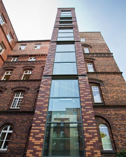 Outside elevator Poland , Krakow Glass Elevator With Stairs, Exterior Elevator Design, Outside Elevator, Elevator Architecture, Box Architecture, Poland Krakow, Townhouse Exterior, Front Wall Design, Elevator Design