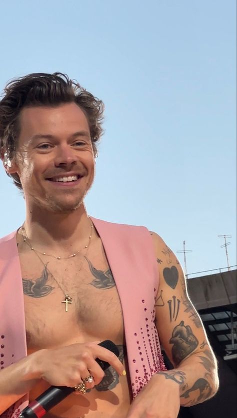 edinburgh, scotland - may 27, 2023 Harry Styles Cute, Harry Styles Wallpaper, Harry Styles Pictures, Harry Styles Photos, I'm With The Band, Mr Style, Harry Styles Love On Tour, King Of My Heart, Harry Edward Styles