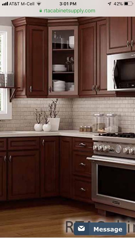 Red Brown Cabinets Kitchen, Cherry Red Kitchen Cabinets Modern, Cherry Wood Built Ins Living Rooms, Kitchen Wallpaper With Brown Cabinets, Mahagony Kitchen Cabinets, Red Mahogany Kitchen Cabinets, Kitchen Ideas Cherry Wood Cabinets, Cherrywood Cabinet Kitchen, Cherry Cabinets With White Countertops