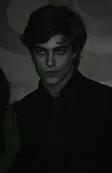 Baby Netflix, Bella Cullen, Images Harry Potter, Hogwarts Aesthetic, Slytherin Aesthetic, Hottest Guy Ever, Hot Actors, Future Boyfriend, Pretty Men