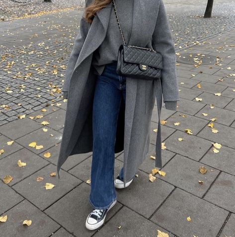 Winter Outfit Gray Coat, Grey Belted Coat Outfit, Grey Wrap Coat Outfit, Dresses For Winter Casual, Dark Grey Wool Coat Outfit, Long Grey Coat Outfit Winter, Grey Wool Trench Coat Outfit, Outfit Manteau Gris, Grey Trousers Outfit Winter