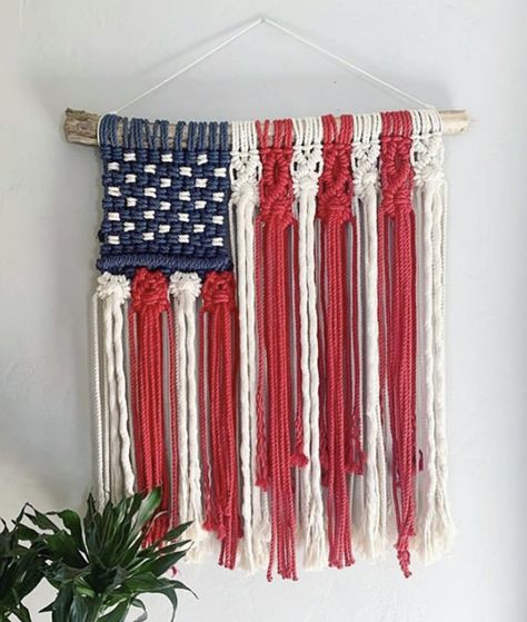 Macrame American Flag Pattern, American Flag Macrame Wall Hanging Diy, Flag Macrame, Berry Knot Macrame Wall Hanging, Navy Macrame Wall Hanging, Macrame Wall Hanging Ideas, Patriotic Crafts Diy, Flag Ideas, Macrame Designs