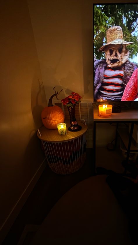 Halloween October movie night spooky season aesthetic cozy weekend girls night party ideas orange mood lighting candles scary movie Halloween Movie Night Aesthetic, Aesthetic Party Ideas, Movie Night Aesthetic, Movies Horror, Aesthetic Party, Halloween Movie Night, Halloween Movie, October Halloween, Halloween Movies