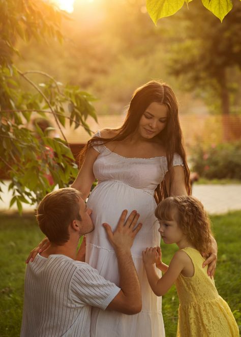 Dad Daughter, Pregnant Mother, Family Maternity Photos, Pregnant Wife, First Daughter, Pregnant Mom, Family Maternity, Family Posing, Mother And Father