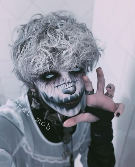 Masculine Alternative Makeup, Goth Aesthetic Guy, Mens Gothic Makeup, Makeup Looks For Guys, Emo Guy Makeup, Scare Actor Make Up, Male Clown Makeup, Male Goth Makeup, Clown Makeup Men