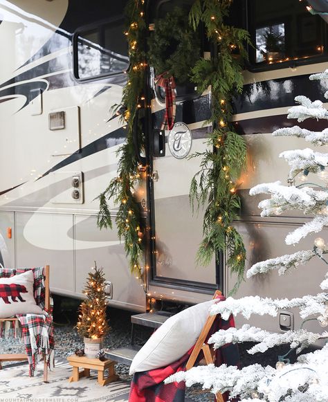 Christmas in the Camper! See how 15 RV bloggers decorate their tiny homes for the holidays! MountainModernLife.com Christmas Camping Ideas, Rv Fireplace, Camping Decorating Ideas, Christmas Rv, Rv Christmas, Camping Decorations, Decorating Your Rv, Camper Christmas, Rv Decorating