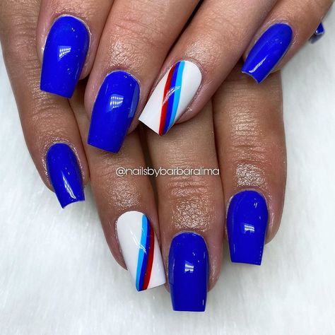 Bmw Nails Design White, Blue Red Ombre Nails, Red And Blue Nails Acrylic, Bmw Nails Art, Bmw Nails Design, Bmw Rose, Independence Nails, Blue And Red Nails, Barbara Lima