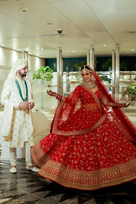 Simple Wedding Lehenga Bridal Red, Simple Red Bridal Lehenga, Red Wedding Lehenga Sabyasachi, Sabyasachi Lehenga Bridal Red, Bridal Lehenga Simple, Red Wedding Outfit, Sabyasachi Bridal Red, Red Indian Wedding, Red Lehenga Bridal