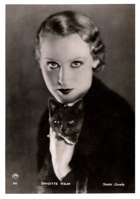 French postcard in the Europe series, no. 66, ca. 1932. Photo: Studio Lorelle.  German actress Brigitte Helm (1908-1996) is still famous for her dual role as Maria and her double the evil Maria, the Maschinenmensch, in the silent SF classic Metropolis (Fritz Lang, 1927). After Metropolis she made a string of over 30 films in which she almost always had the starring role. She easily made the transition to sound films, before she abruptly retired in 1935.   For more postcards, a bio and clips c... Brigitte Helm, Metropolis 1927, Celebrities With Cats, Fritz Lang, Silent Movie, Cat People, Silent Film, Vintage Cat, Vintage Pictures