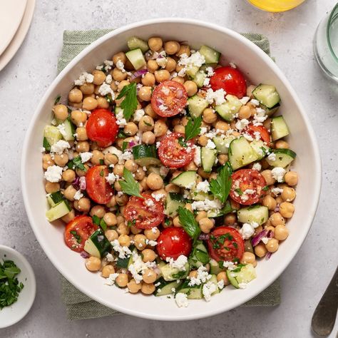 Chickpea Salad Healthy Chickpea Salad, Lunch For The Week, Chickpea Salad Recipe, Make Lunch, Chickpea Salad Sandwich, Mediterranean Chickpea Salad, Chickpea Salad Recipes, Buffet Ideas, Pea Salad