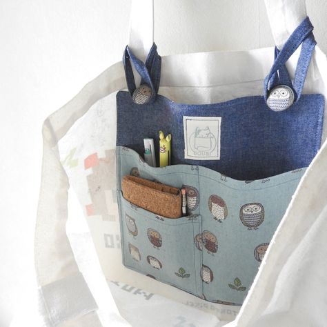 artist made tote bag organizer Handmade Bag Ideas, Sewing Tote Bags, Tote Bag Gift Ideas, Tote Bag Inside, Bag Gift Ideas, Tote Insert, Owl Tote Bag, Tote Bag Organizer, Fabric Organizer