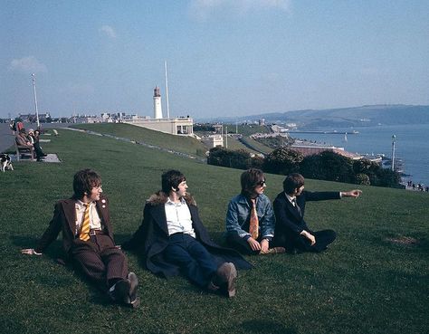 Plymouth Hoe photo shoot, september 67 The Magical Mystery Tour, Beatles Magical Mystery Tour, Beatles Photos, Musical Film, Concept Album, Music Photographer, Linda Mccartney, Beatles Songs, Rock Groups