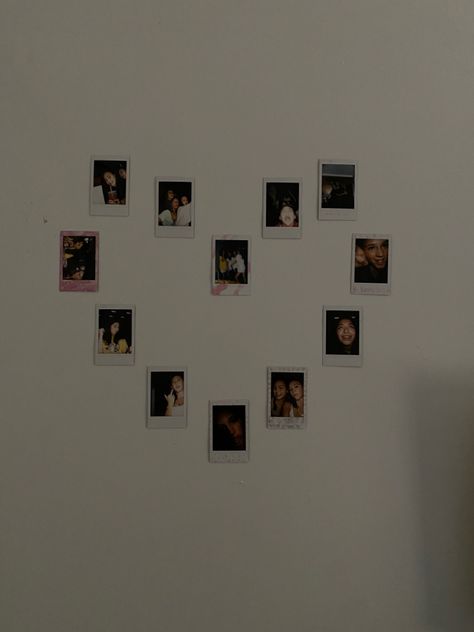 Cute Polaroid Pictures Ideas Room Decor, Wall Decor Ideas With Photos, Poloroid Heart On Wall, Room Decor With Photos, Heart Polaroid Wall, Instax Photos Ideas Room Decor, Polaroid Heart Wall, Ways To Decorate Your Bedroom Walls, Poloroid Pictures Ideas Display Wall Art