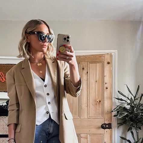 Pascale Banks on Instagram: "Business meetings don’t have to be boring, especially when they’re with @tr_howard and dirty martinis @quovadissoho exciting things to come 🍸 * * Jeans and blazer @arketofficial Waistcoat @thewhitecompany gift Shoes @prada Bag @ysl" Waistcoat Winter Outfit, Waistcoat And Jeans Outfit, Waistcoat Outfit Winter, Waistcoat Outfit, White Waistcoat, Bag Ysl, Shoes Prada, Dirty Martini, Blazer Outfit