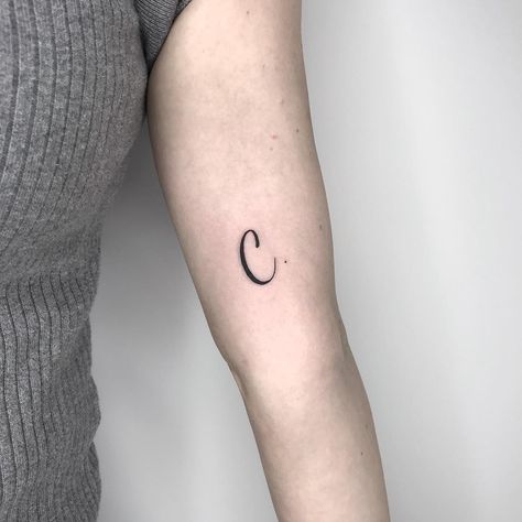 Initial C Tattoo, C Tattoo Letter, C Tattoo Initial, Letter C Tattoo Ideas, Letter C Tattoo, Font Writing, Letter Tattoo, Tattoo Dotwork, Omerta Tattoo