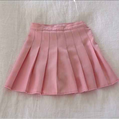 Pink pleated mini tennis skort Pink Pleated Skort, Pink Mini Pleated Skirt, Britney Chipette, Tenis Skirt Outfits, Pink Skirt Short, Pink Pleated Skirt Outfit, Pleated Pink Skirt, Mini Skirt Aesthetic, Tennis Skirt Aesthetic